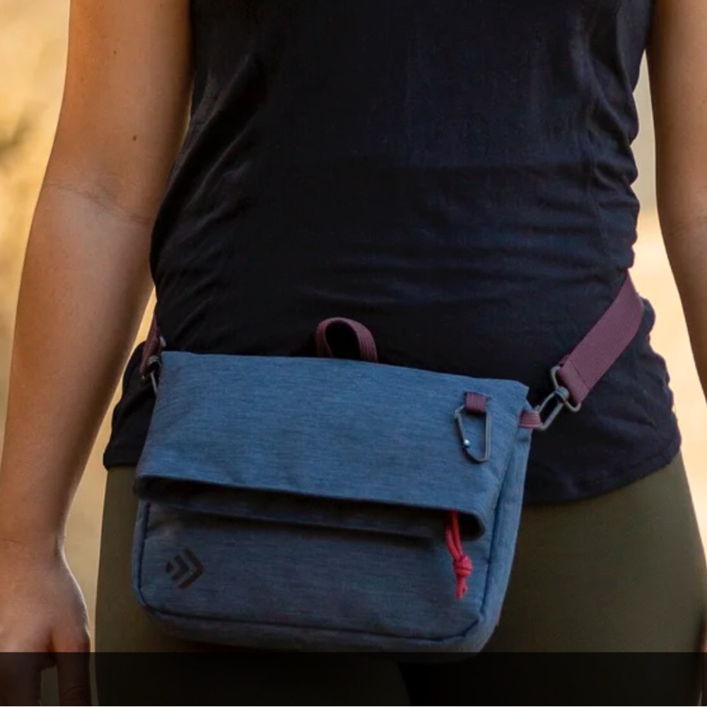 EUC Outdoor Products Brand Convertible Crossbody/Belt Bag-Navy/Purple-Nylon - Picture 3 of 16